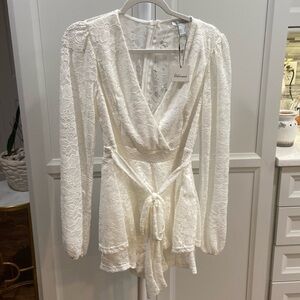 NWT MED White lace with belt and long lace sleeves short Romper